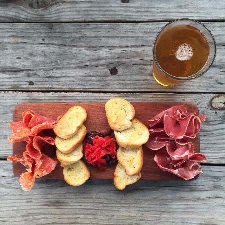 Craft Tasting Room and Growler Shop