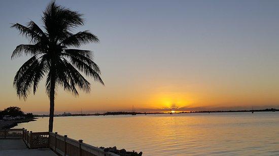 Sunset Lounge