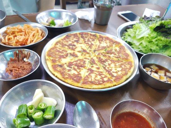Pyeongando Jokbal Jip