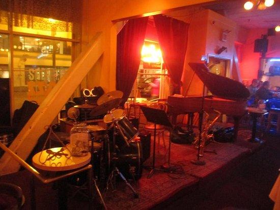 Les Joulins Jazz Bistro
