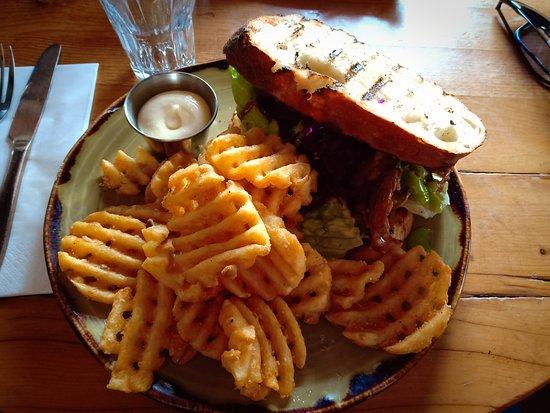 Saeta Svinid Gastropub