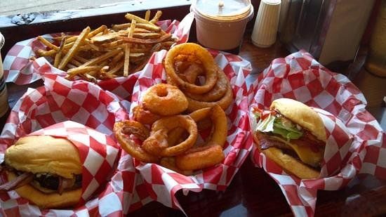 Lil Woody's