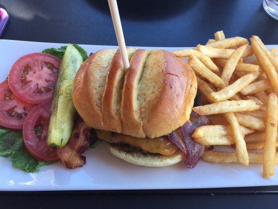 UNO Chicago Grill