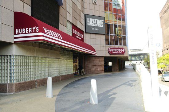 Hubert's Sports Bar & Grill