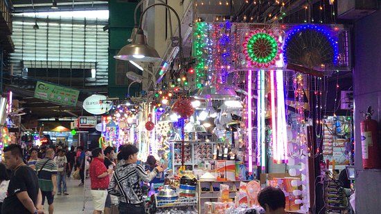Klong Thom Night Market